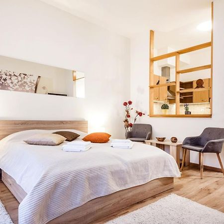 Apartamento Downtown Charm With Balcony And Garden View Budapest Exterior foto