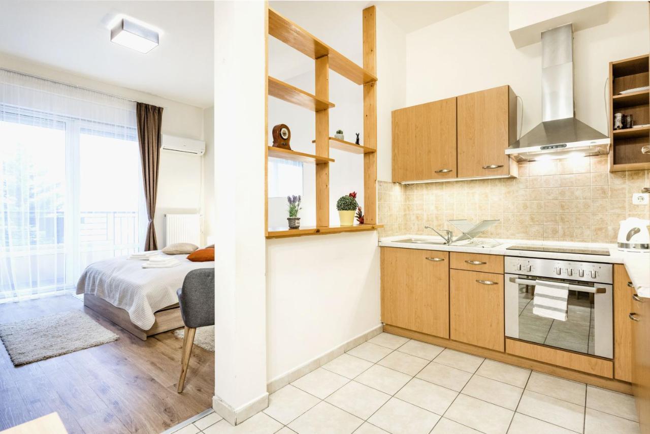 Apartamento Downtown Charm With Balcony And Garden View Budapest Exterior foto