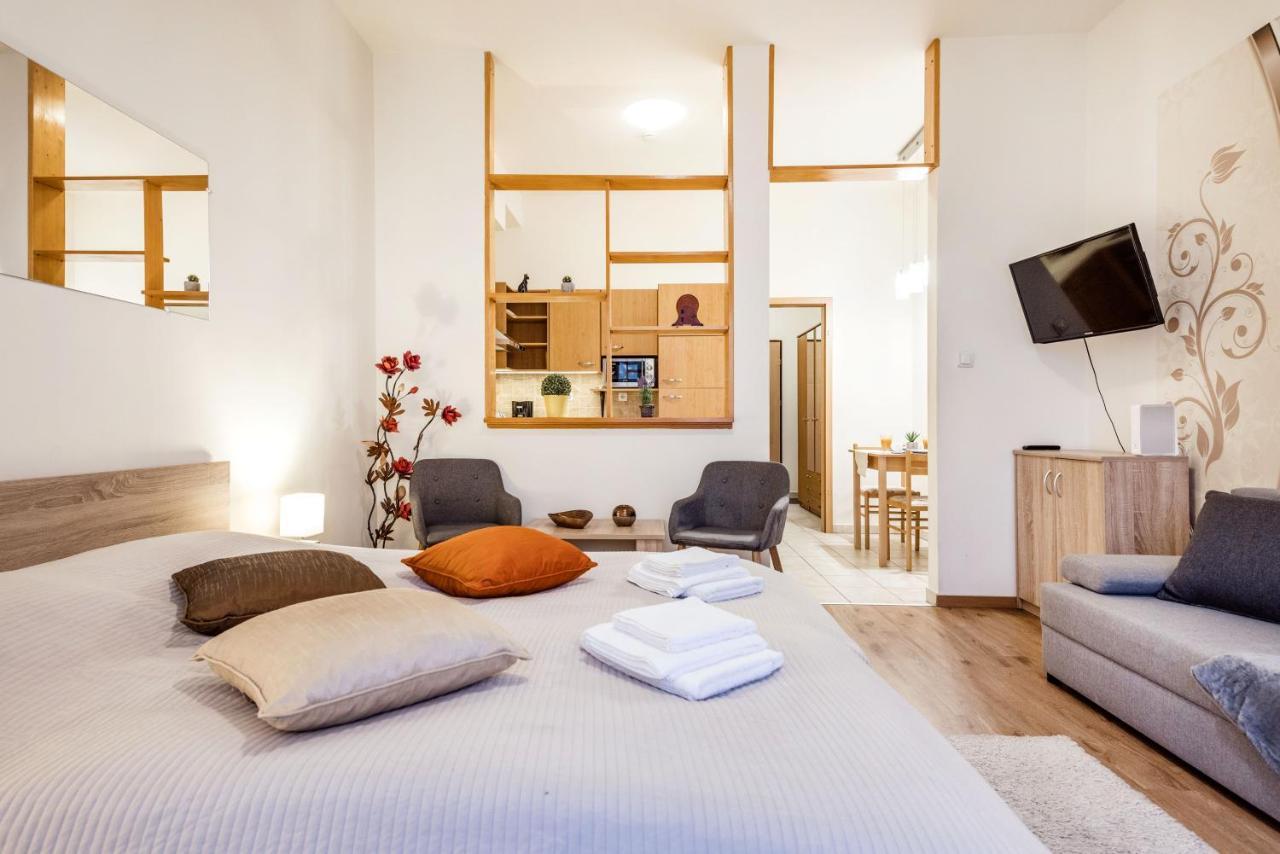 Apartamento Downtown Charm With Balcony And Garden View Budapest Exterior foto