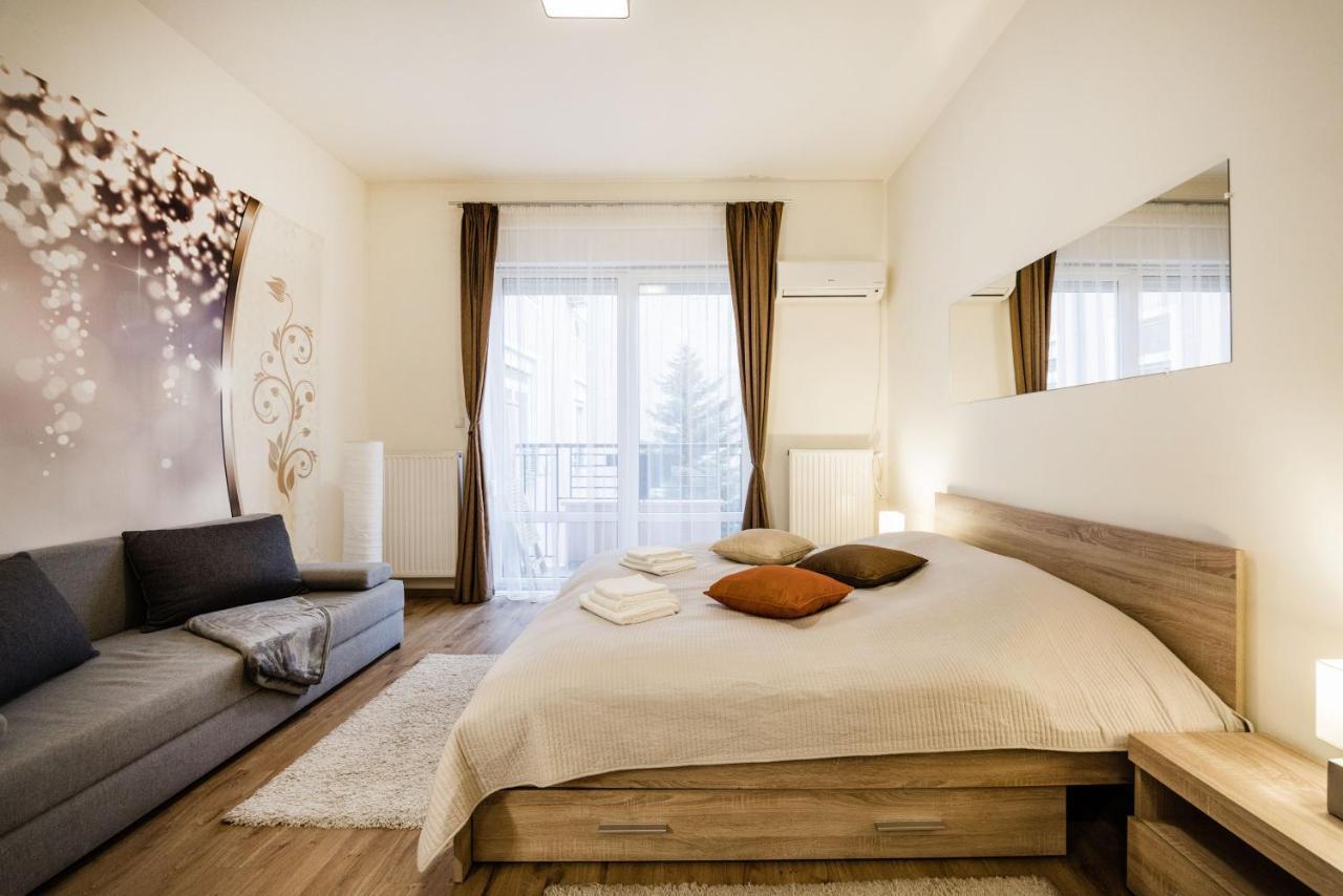 Apartamento Downtown Charm With Balcony And Garden View Budapest Exterior foto