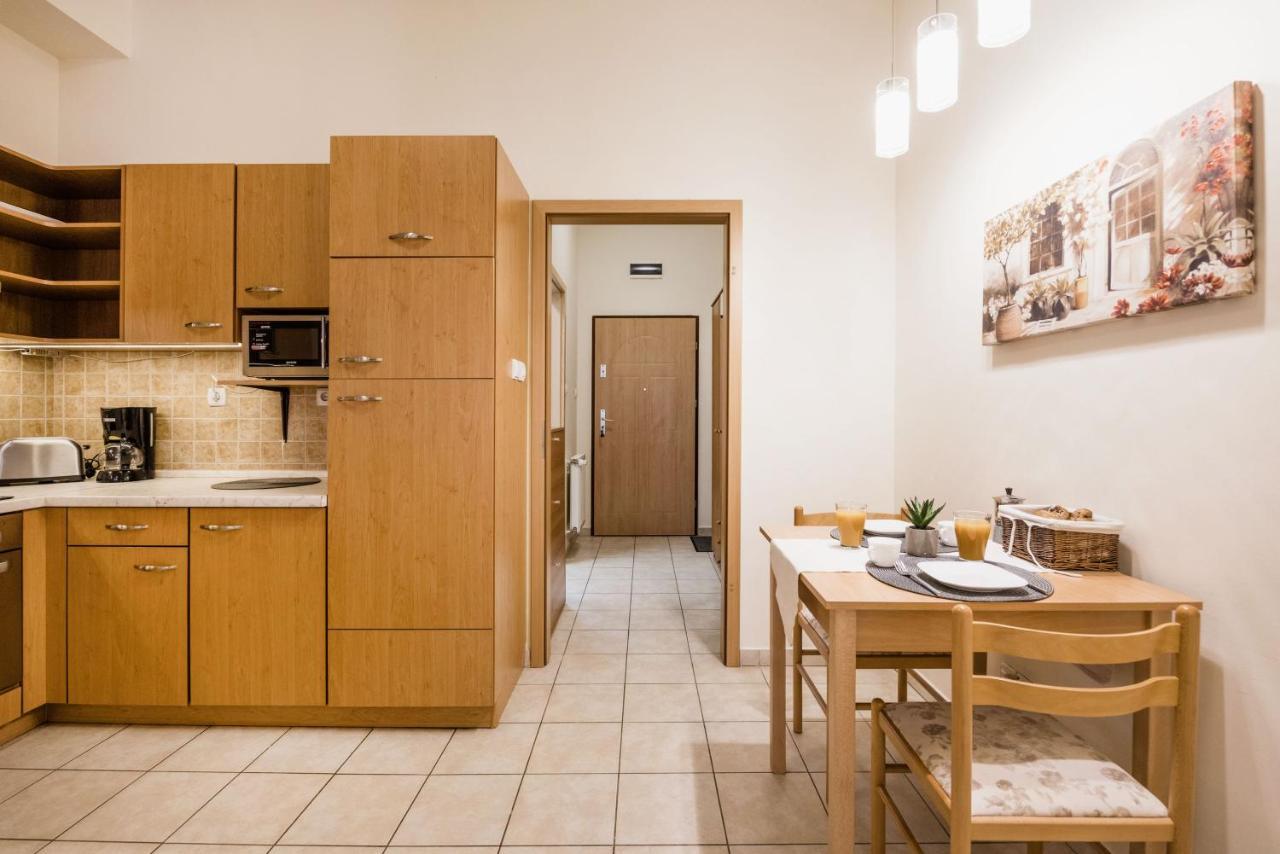 Apartamento Downtown Charm With Balcony And Garden View Budapest Exterior foto